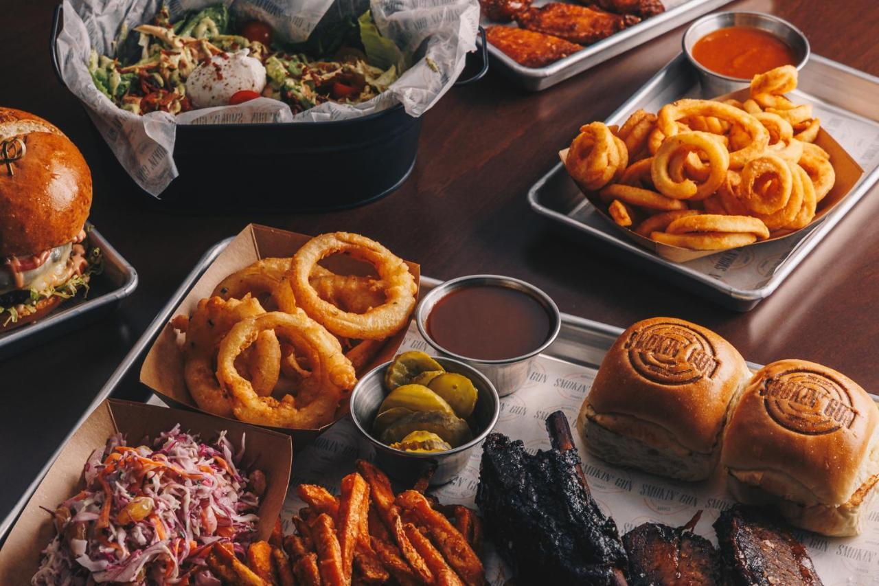 منتجع جيه ايه - فندق جيه ايه بيتش دبي المظهر الخارجي الصورة A selection of dishes from the restaurant