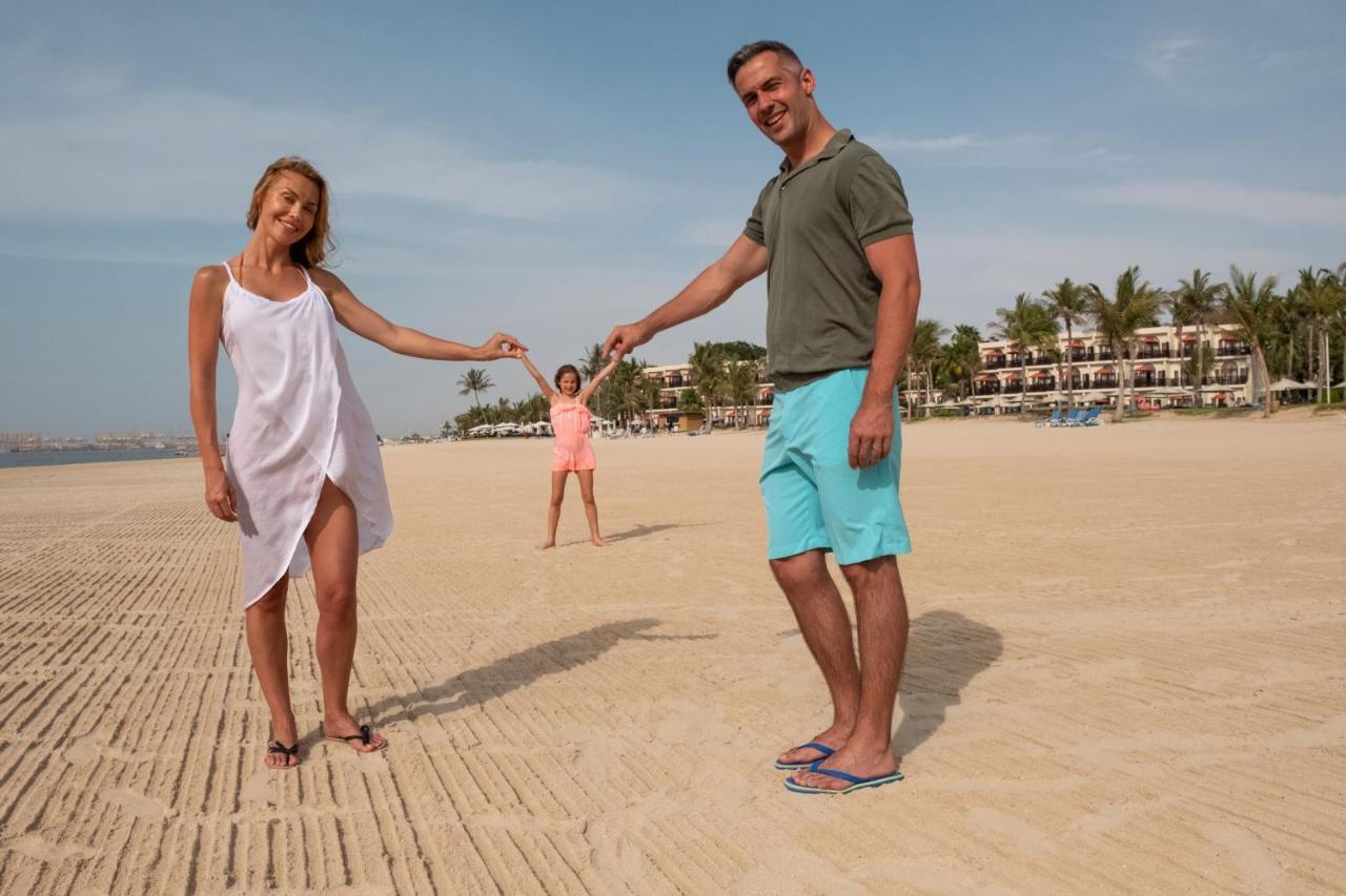 منتجع جيه ايه - فندق جيه ايه بيتش دبي المظهر الخارجي الصورة Family on the beach