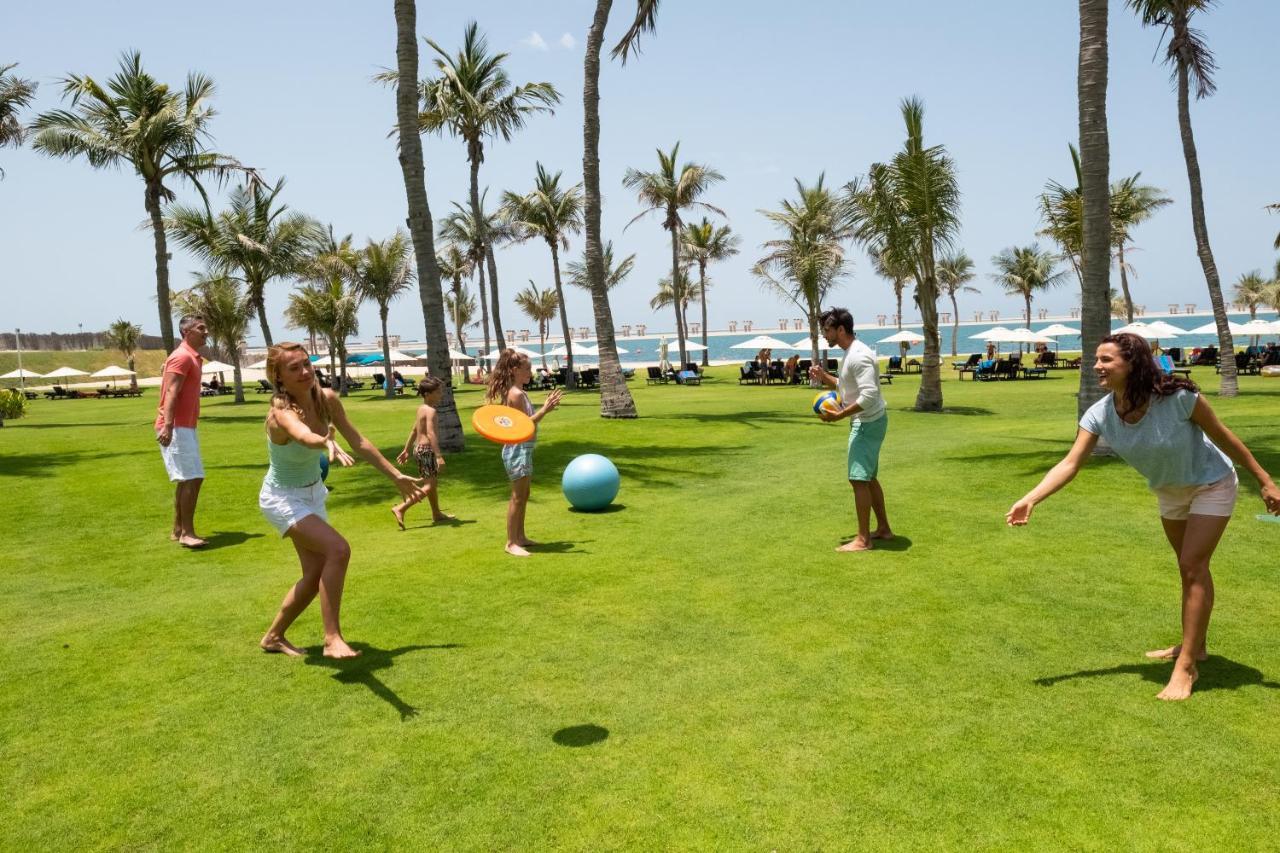منتجع جيه ايه - فندق جيه ايه بيتش دبي المظهر الخارجي الصورة A game of kickball